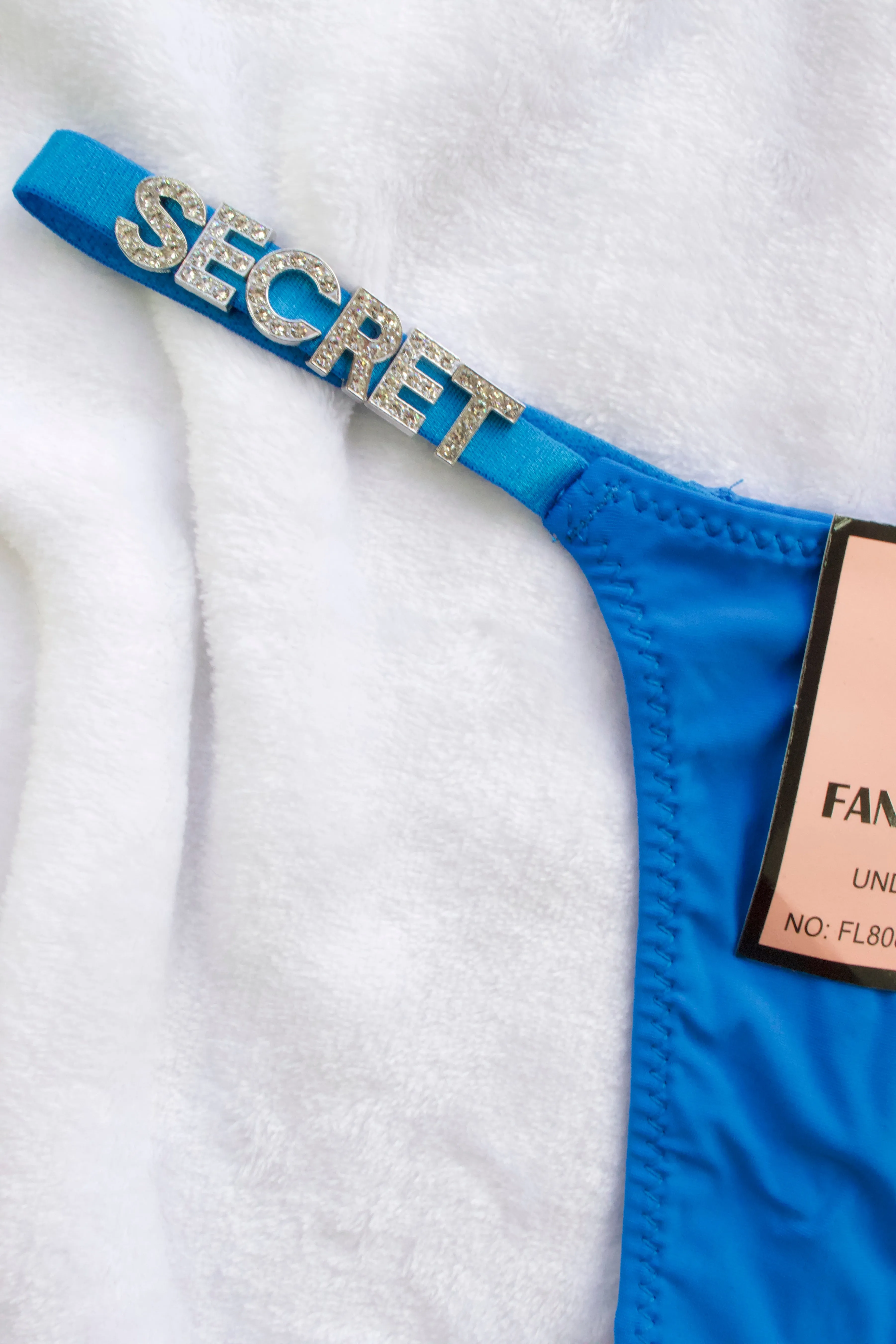 TANGA LISA CON LETRAS METLICAS SECRET FL8087